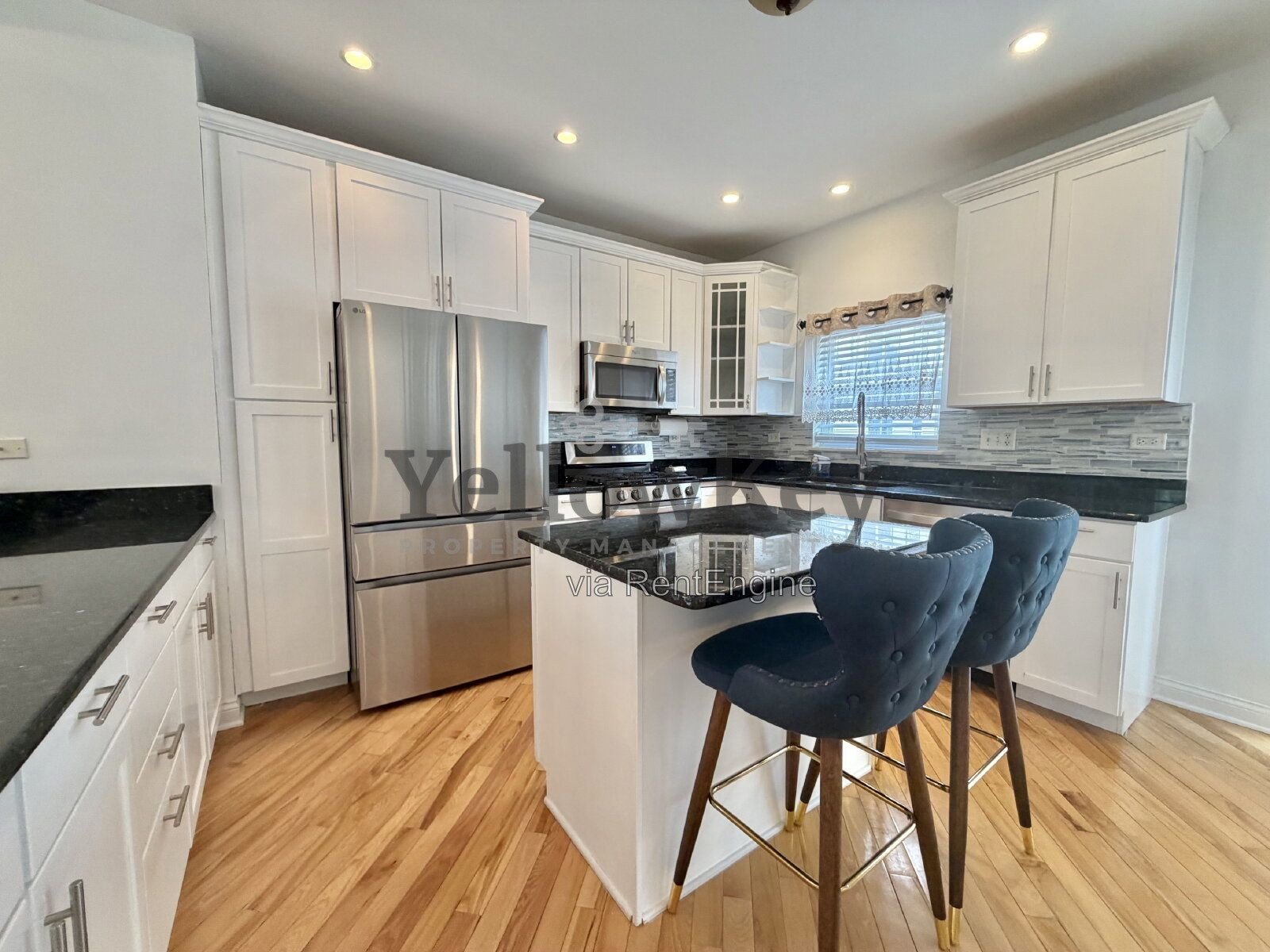 Spacious 3 Story Townhome Conveniently Located in Villa Park. property image