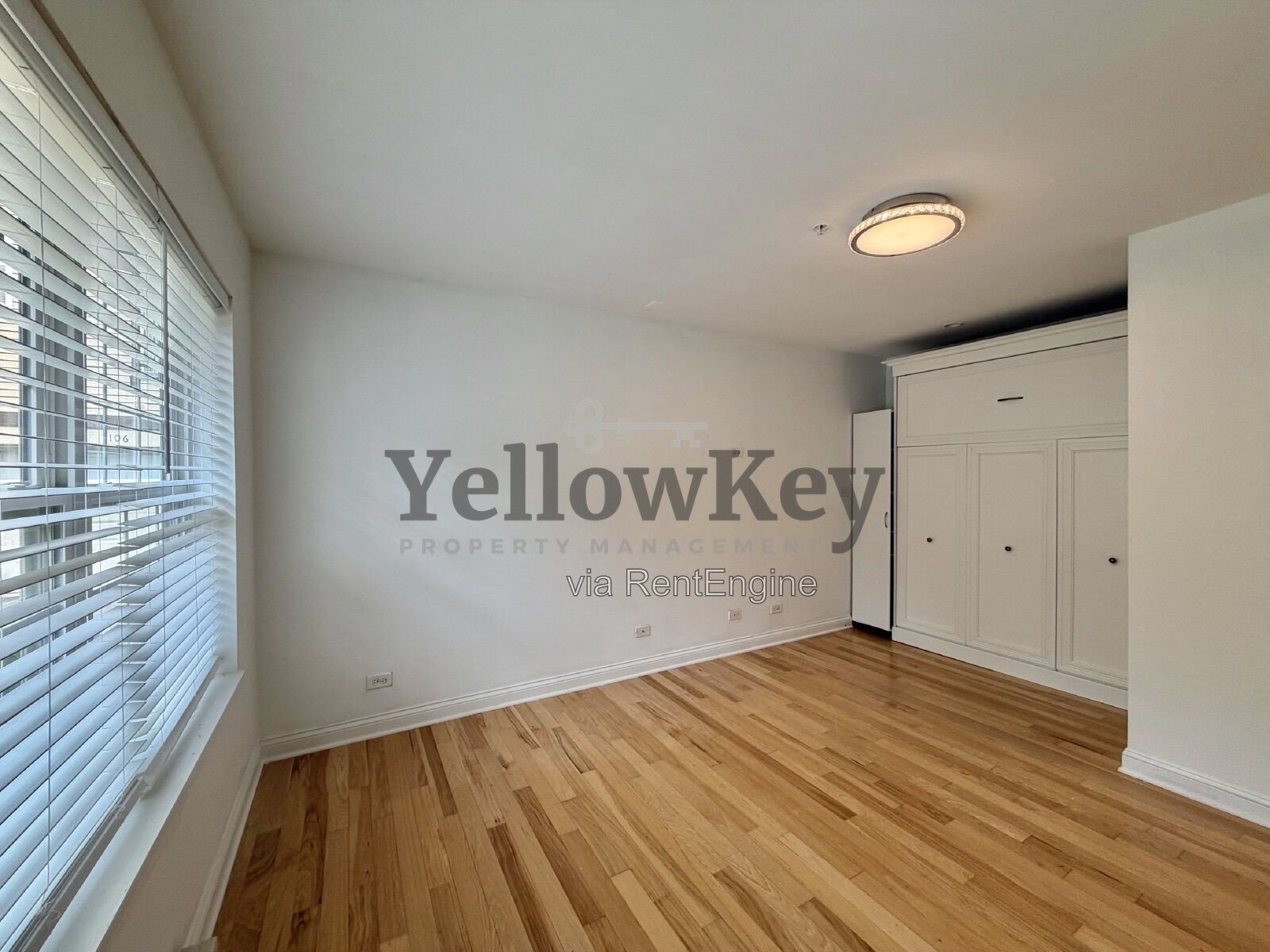 Spacious 3 Story Townhome Conveniently Located in Villa Park. property image