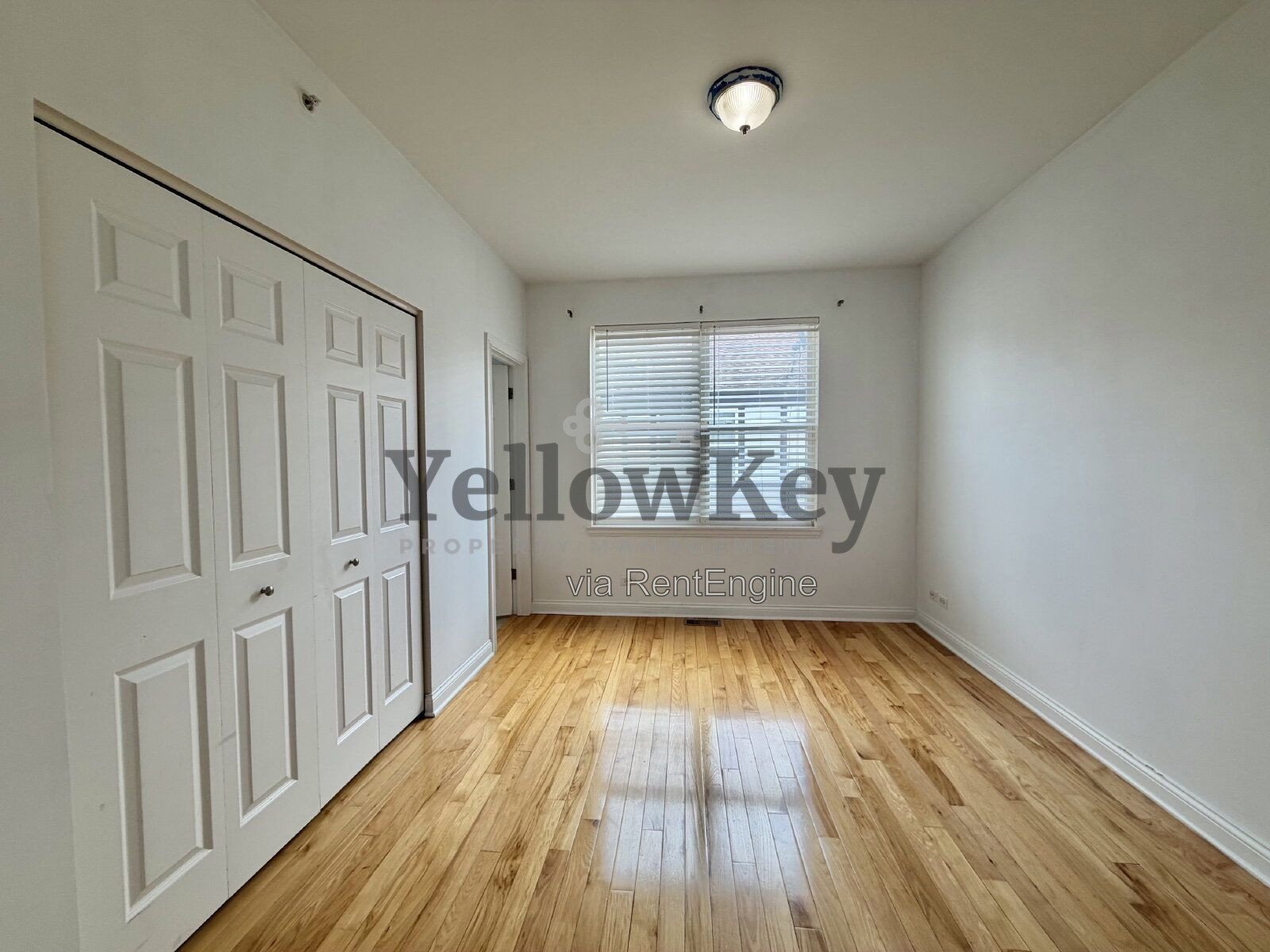 Spacious 3 Story Townhome Conveniently Located in Villa Park. property image
