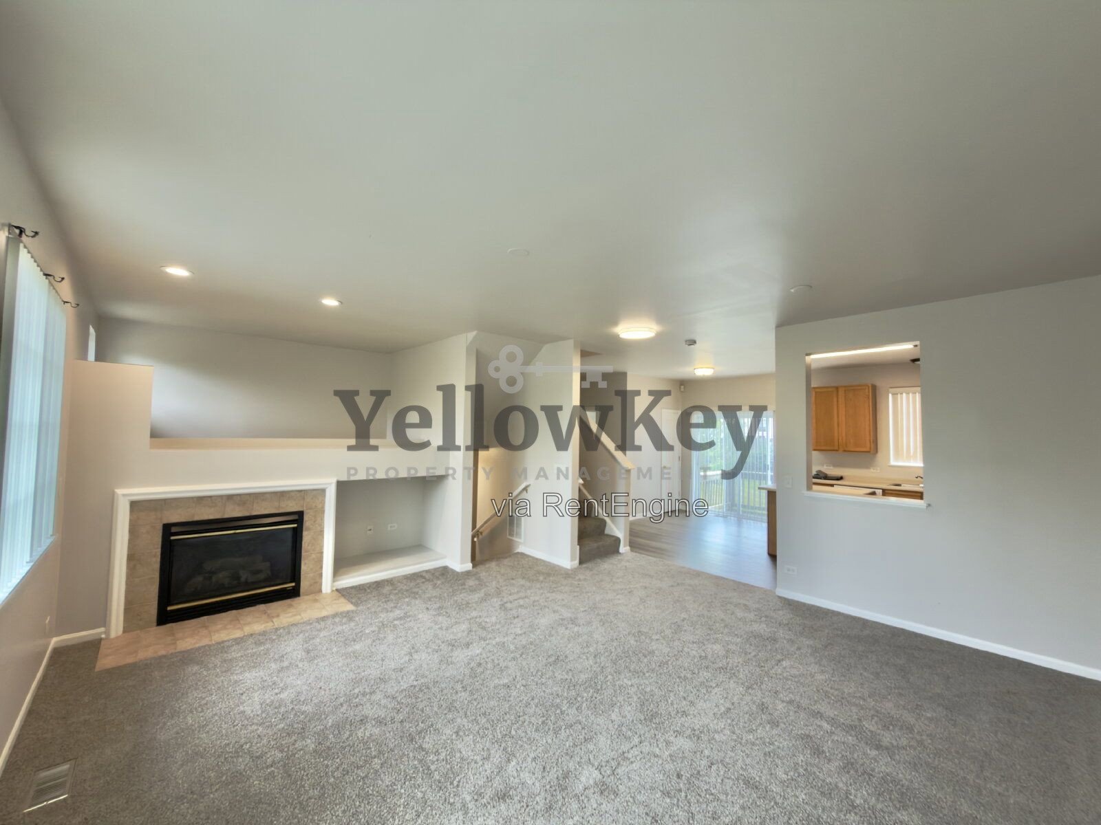 Conveniently located 3-level townhome in Aurora. property image