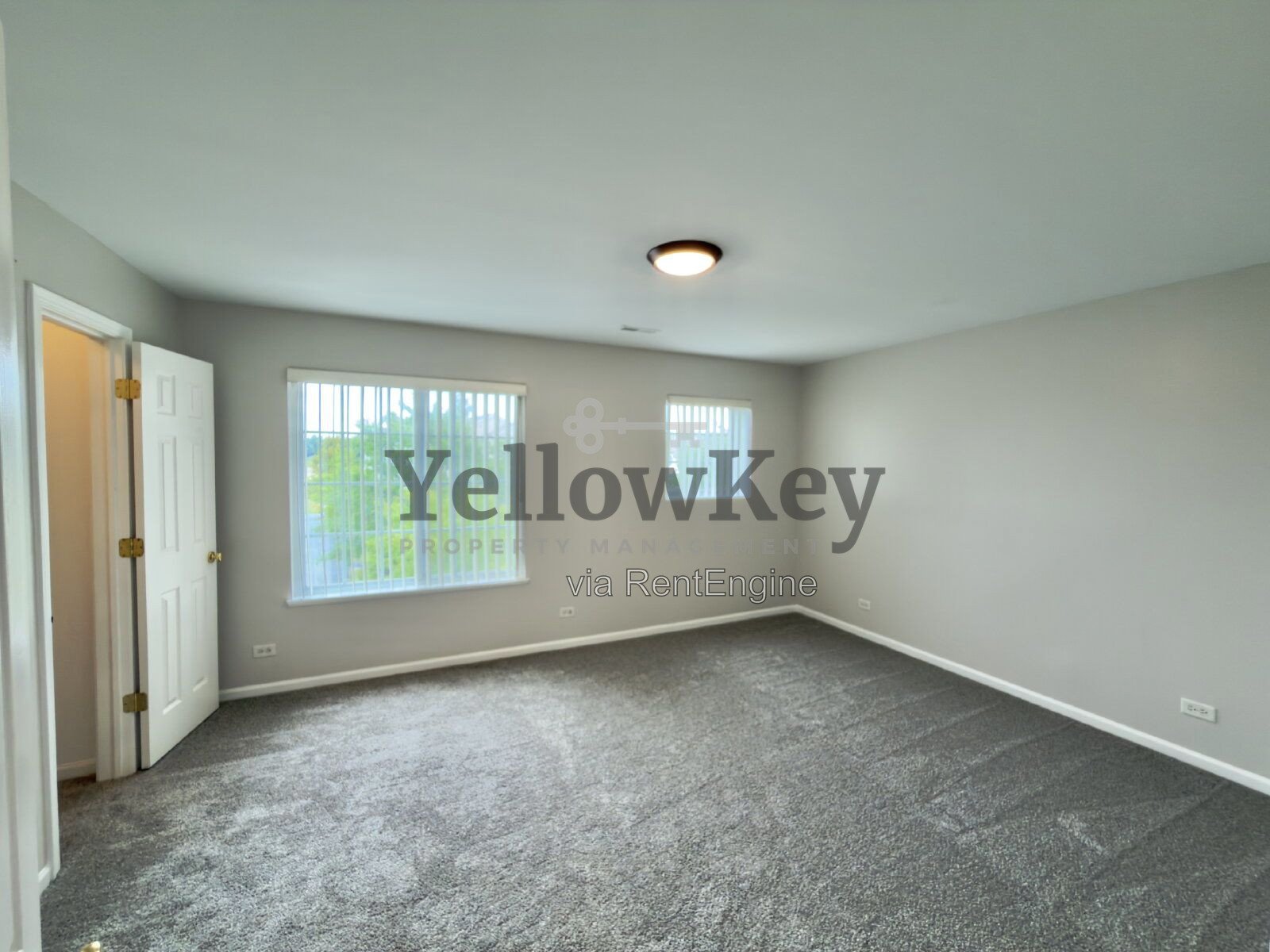 Conveniently located 3-level townhome in Aurora. property image