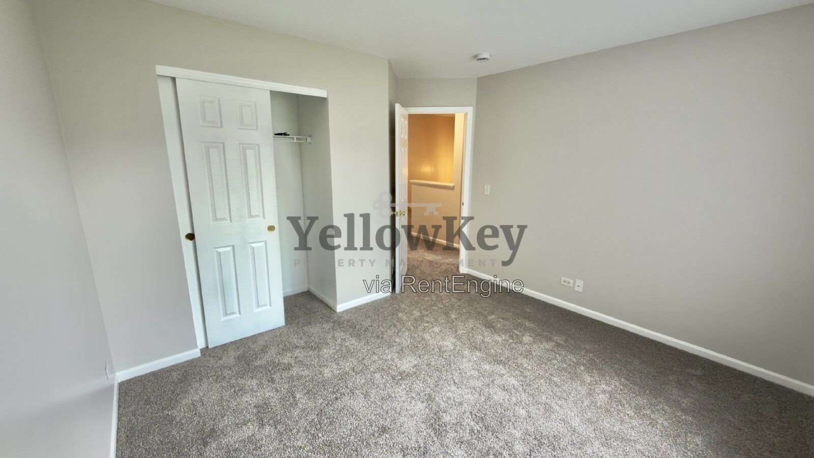 Conveniently located 3-level townhome in Aurora. property image