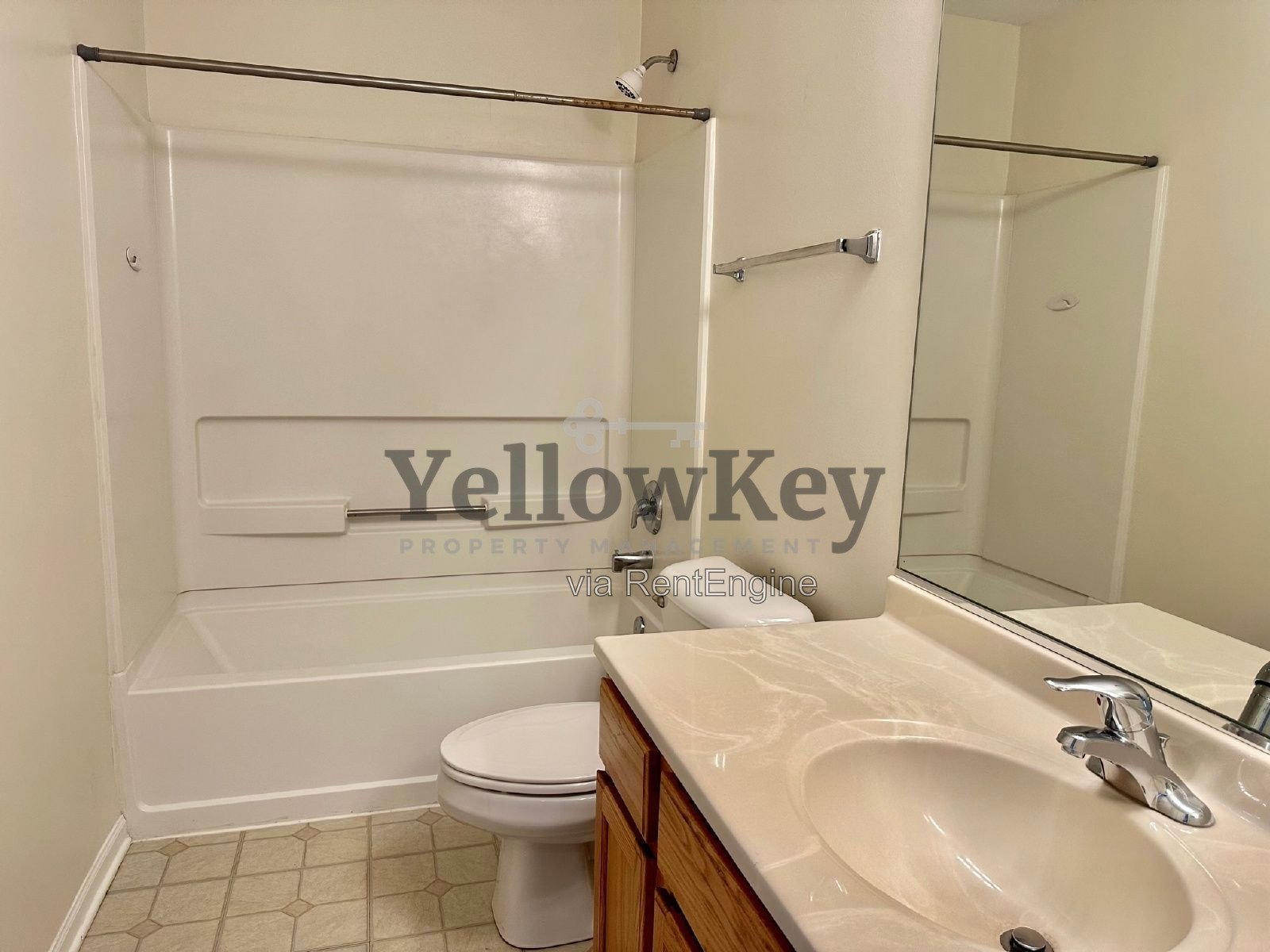Conveniently located 3-level townhome in Aurora. property image