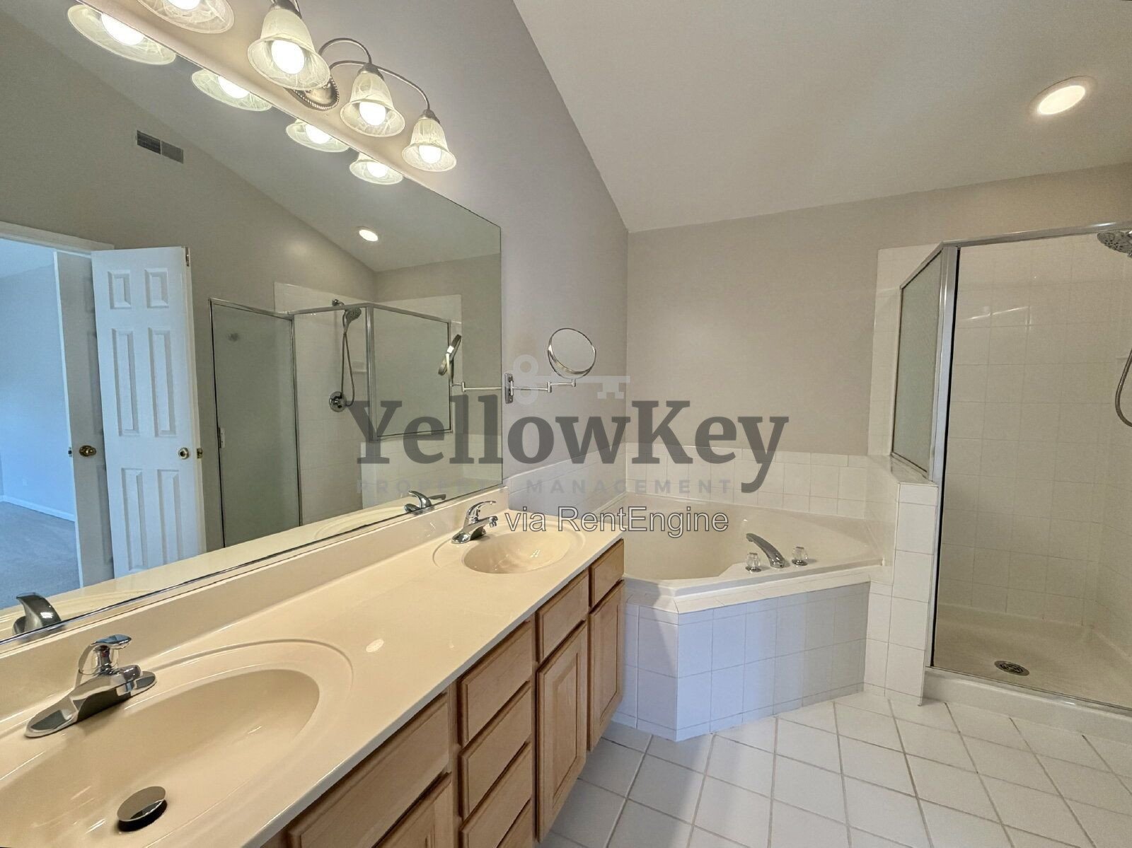 Desirable 3bd 3.5ba Hidden Lakes Townhome in Green Trails. property image
