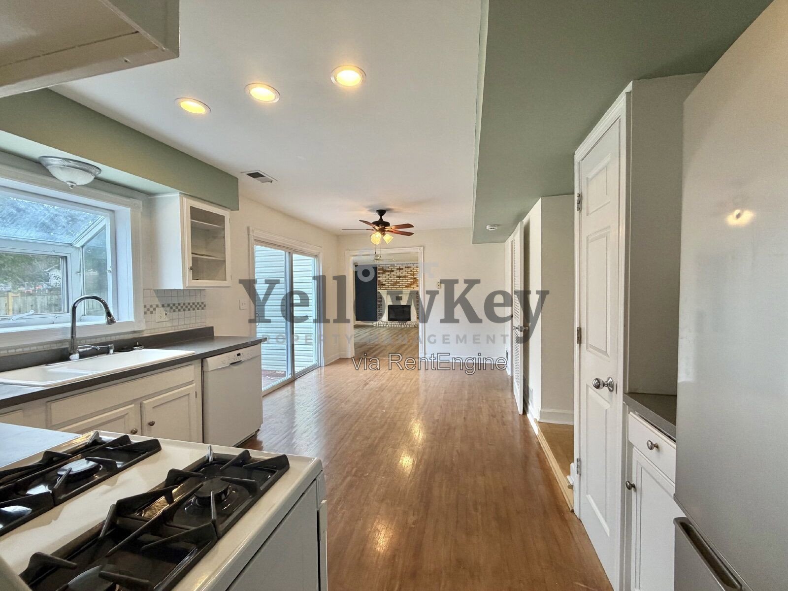 Charming 3 Bedroom Single Family Home in an Excellent Carol Stream Neighborhood. property image