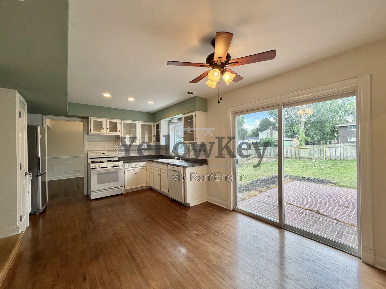 Charming 3 Bedroom Single Family Home in an Excellent Carol Stream Neighborhood. property image